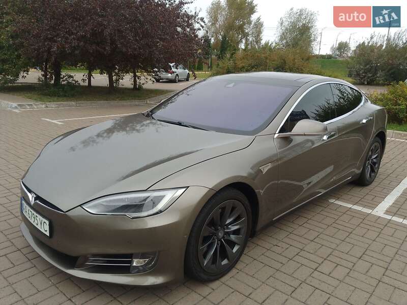 Tesla Model S 2015