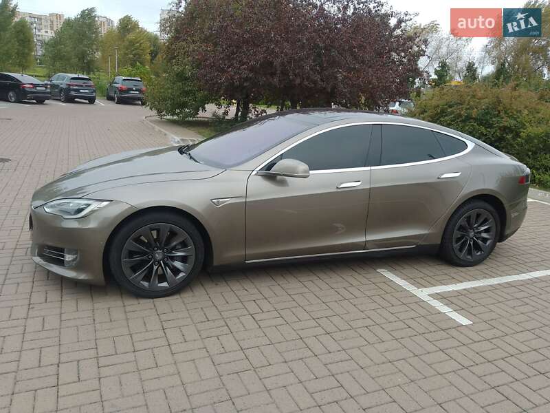 Tesla Model S 2015
