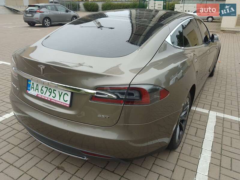 Tesla Model S 2015