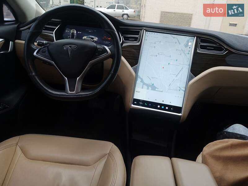 Tesla Model S 2015