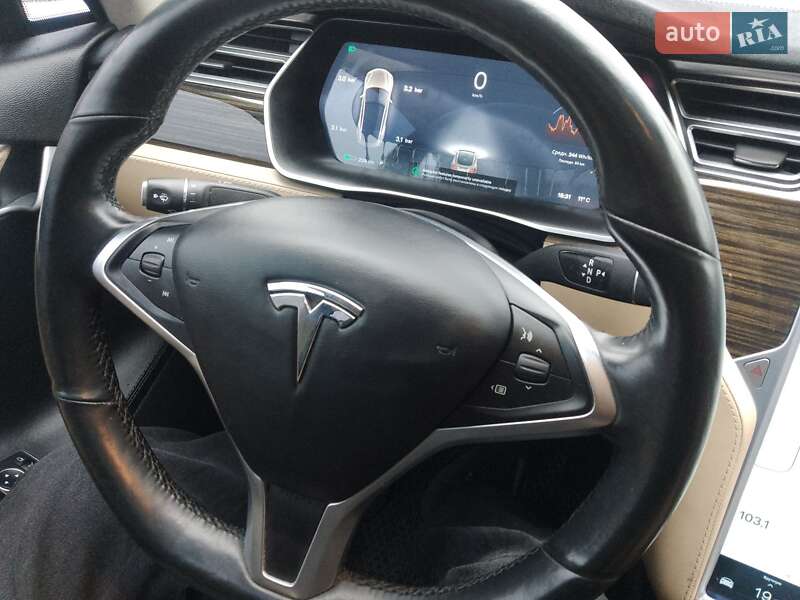Tesla Model S 2015