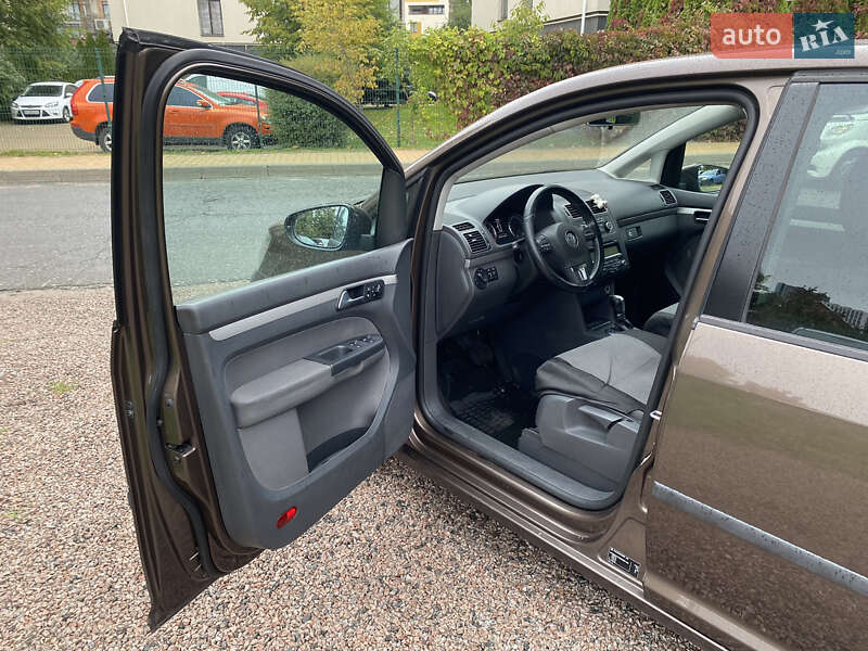 Volkswagen Touran 2011