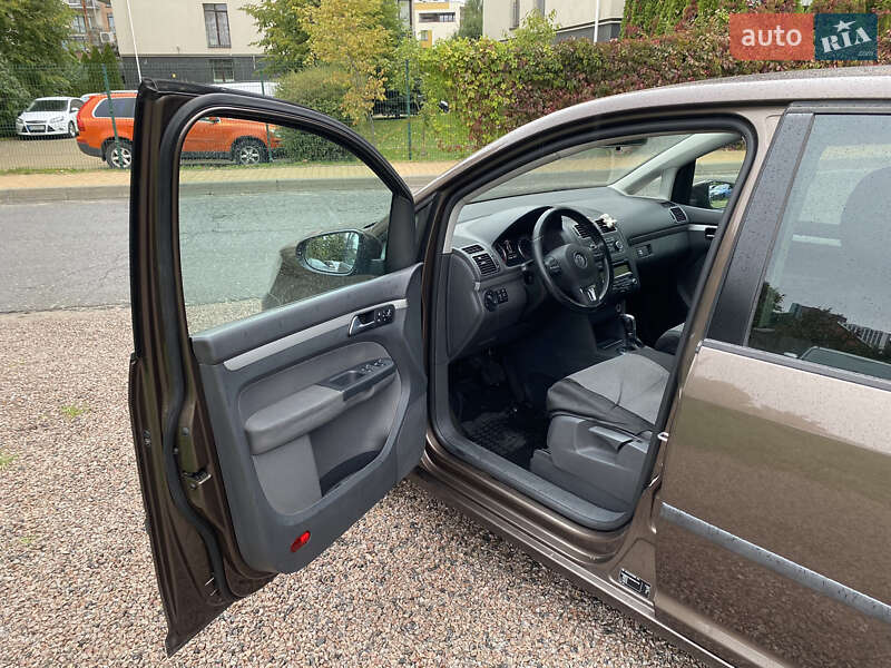 Volkswagen Touran 2011