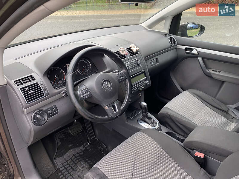 Volkswagen Touran 2011