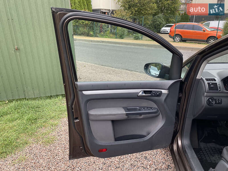 Volkswagen Touran 2011