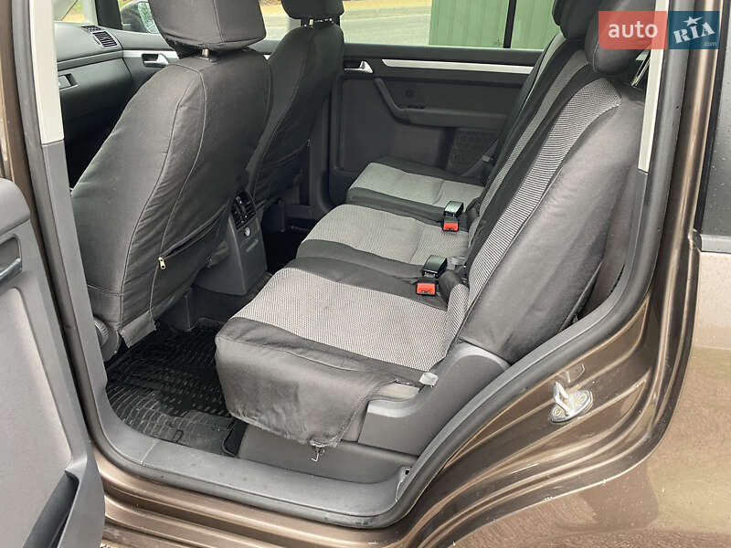 Volkswagen Touran 2011