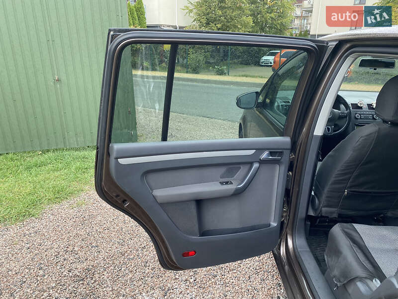 Volkswagen Touran 2011