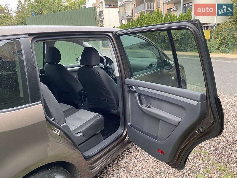 Volkswagen Touran 2011