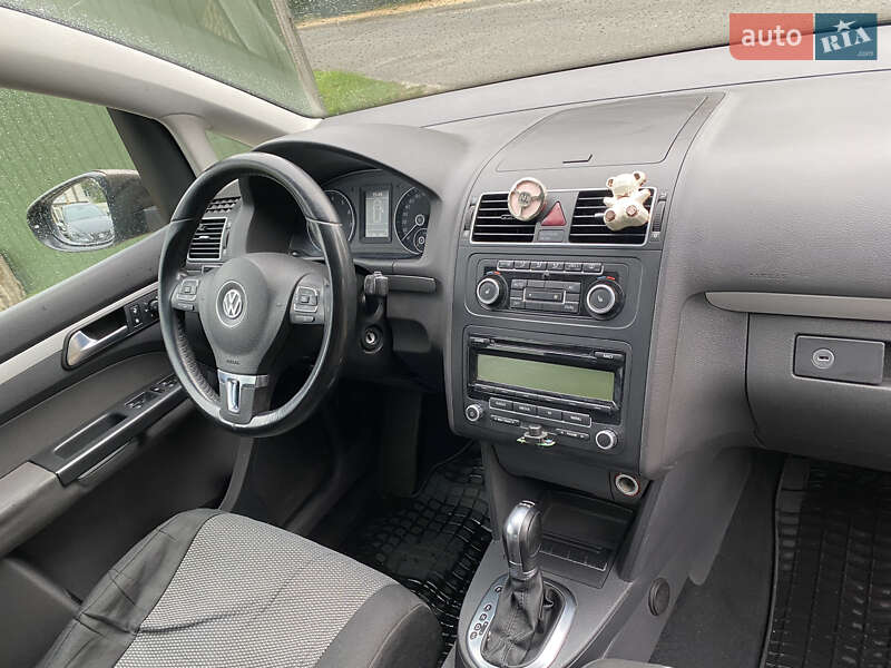 Volkswagen Touran 2011