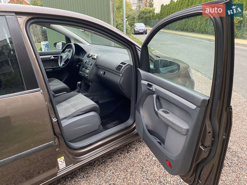 Volkswagen Touran 2011