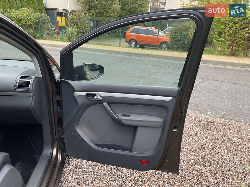 Volkswagen Touran 2011