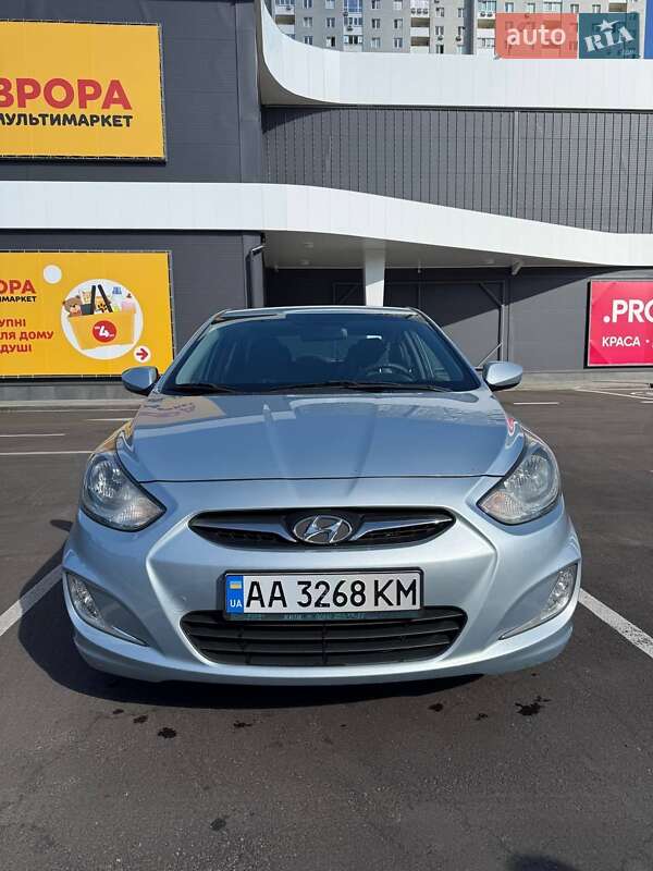 Hyundai Accent 2012