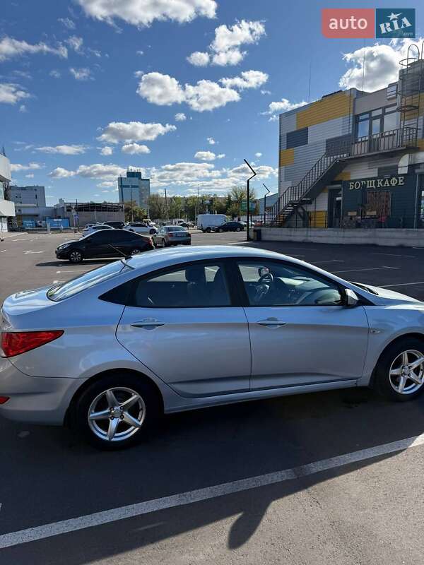 Hyundai Accent 2012