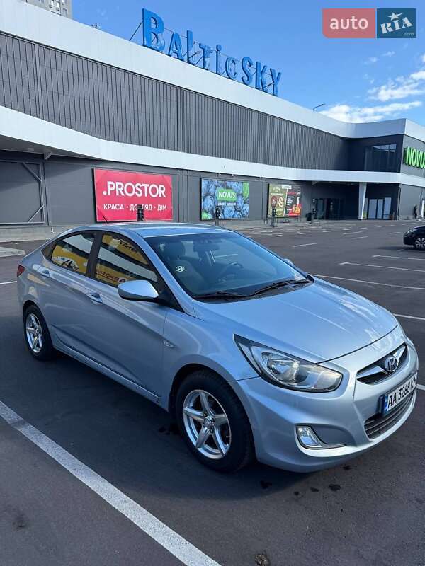 Hyundai Accent 2012