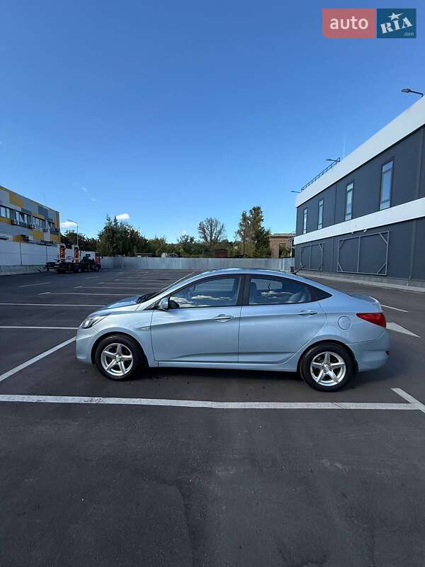 Hyundai Accent 2012