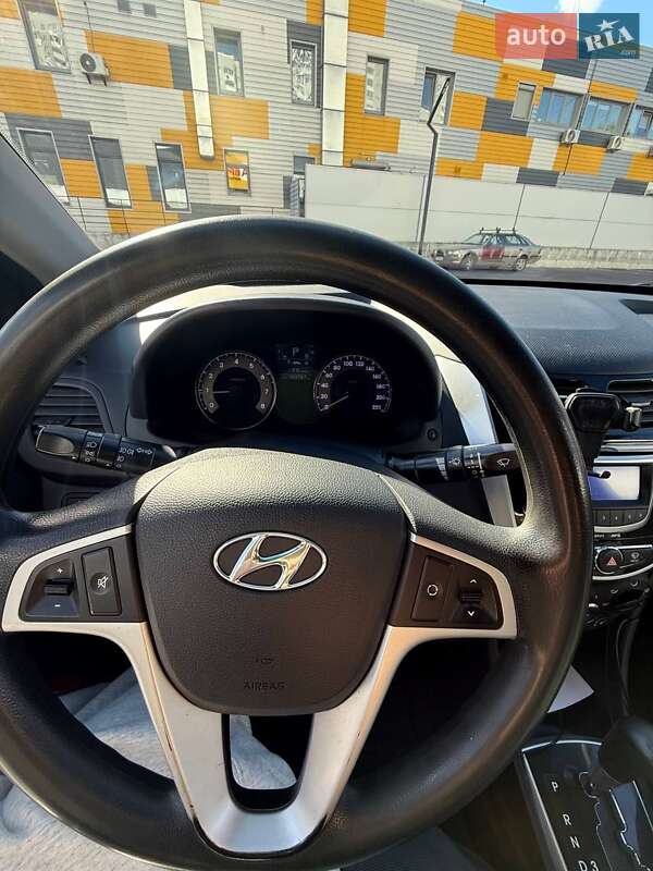 Hyundai Accent 2012