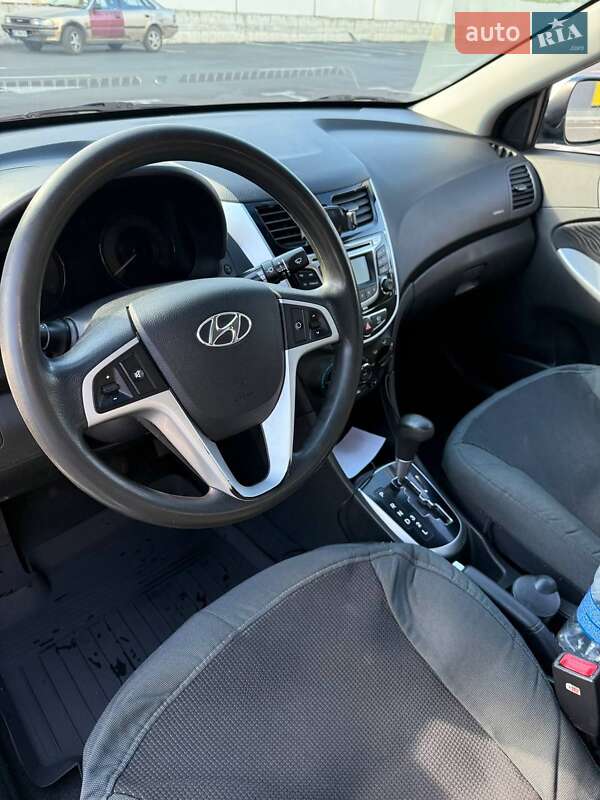Hyundai Accent 2012