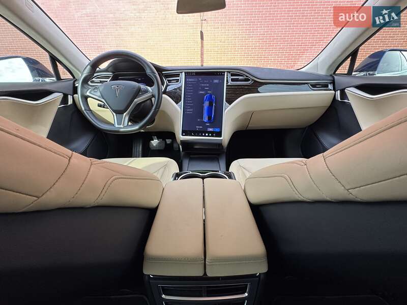 Tesla Model S 2016