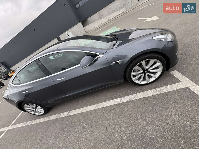 Tesla Model 3 2020