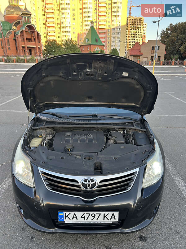 Toyota Avensis 2010