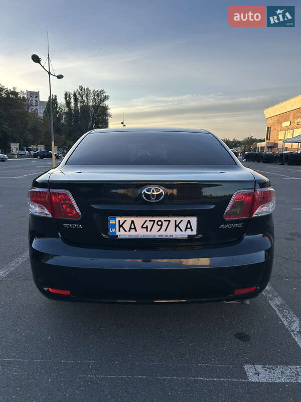 Toyota Avensis 2010