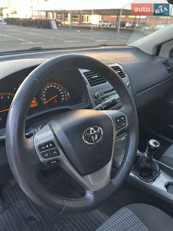 Toyota Avensis 2010