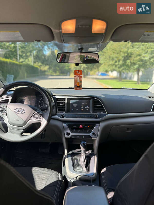 Hyundai Elantra 2016