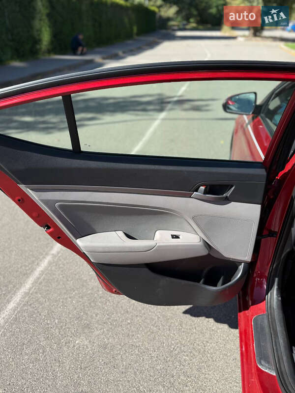 Hyundai Elantra 2016