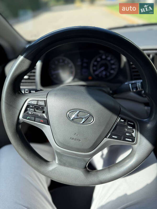 Hyundai Elantra 2016