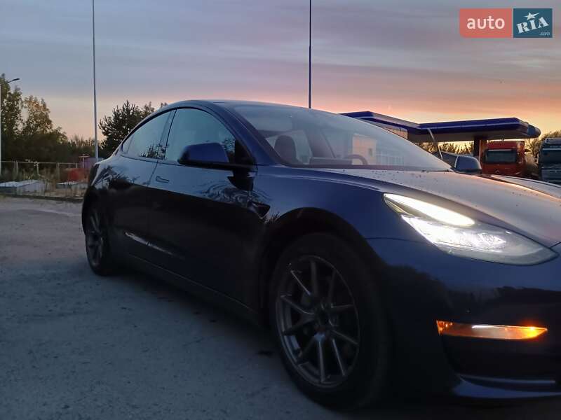 Tesla Model 3 2022