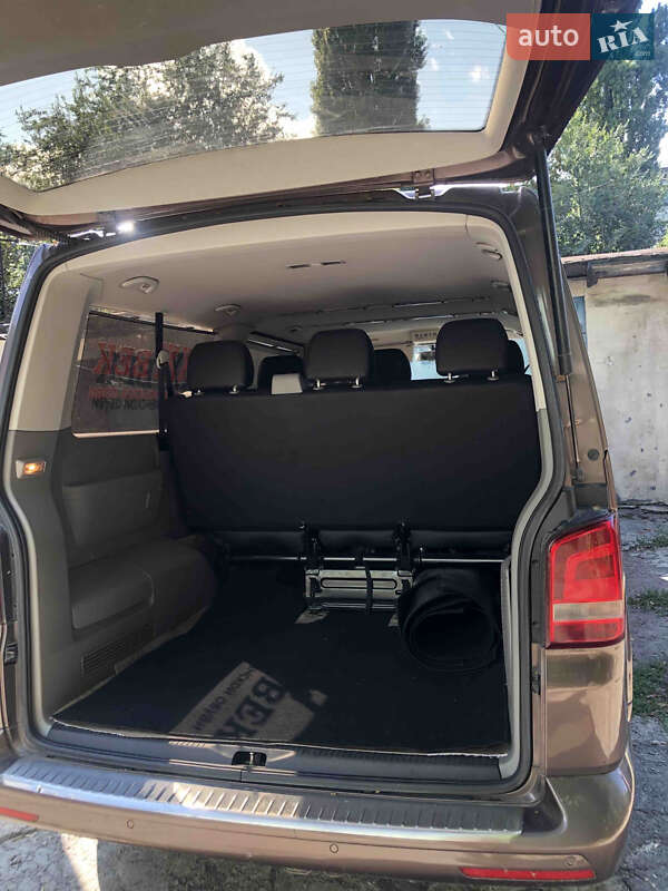 Volkswagen Caravelle 2013