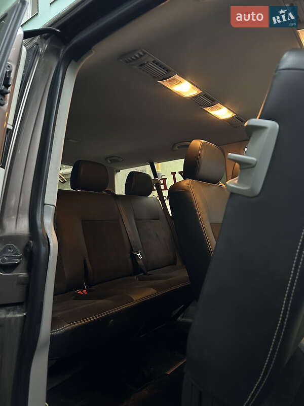 Volkswagen Caravelle 2013