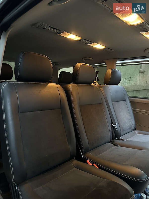Volkswagen Caravelle 2013