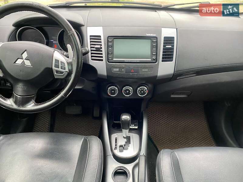 Mitsubishi Outlander 2011