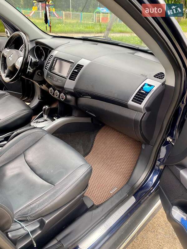 Mitsubishi Outlander 2011