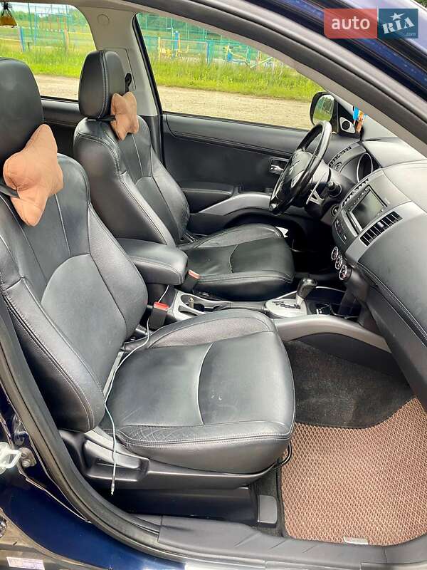 Mitsubishi Outlander 2011