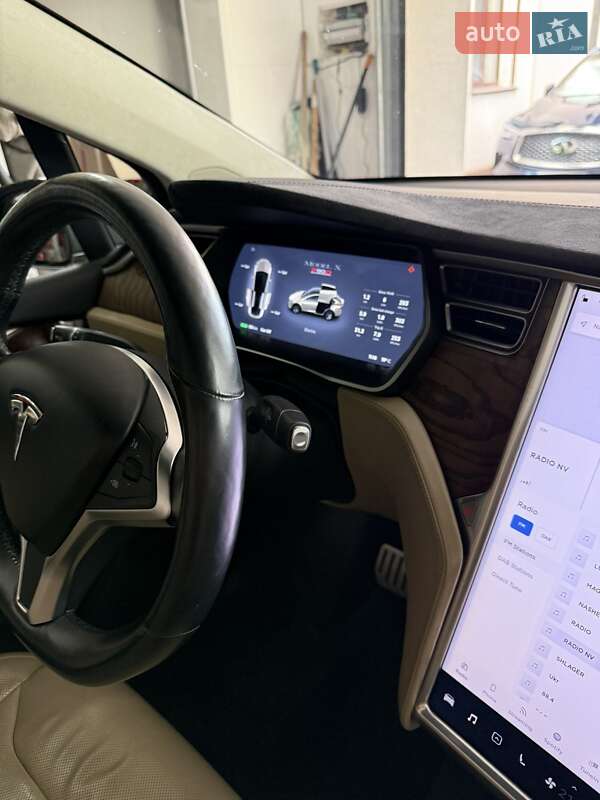 Tesla Model X 2016