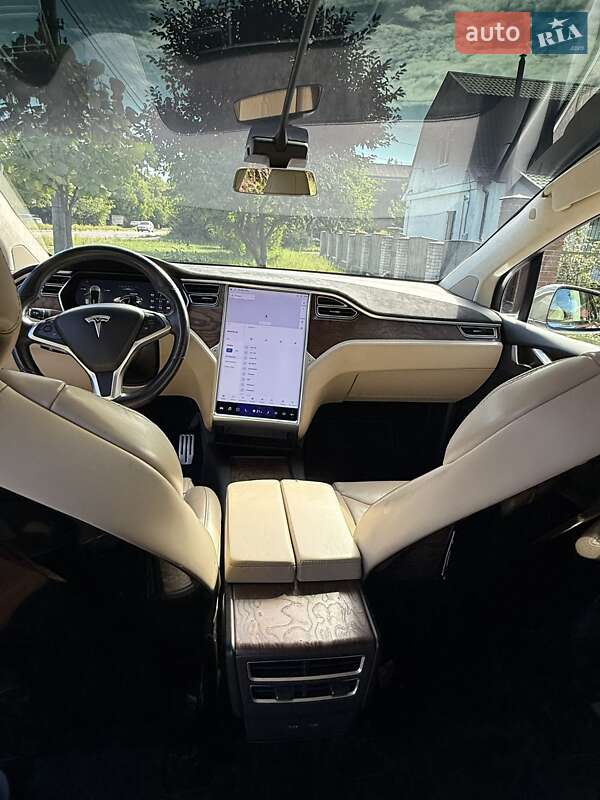 Tesla Model X 2016
