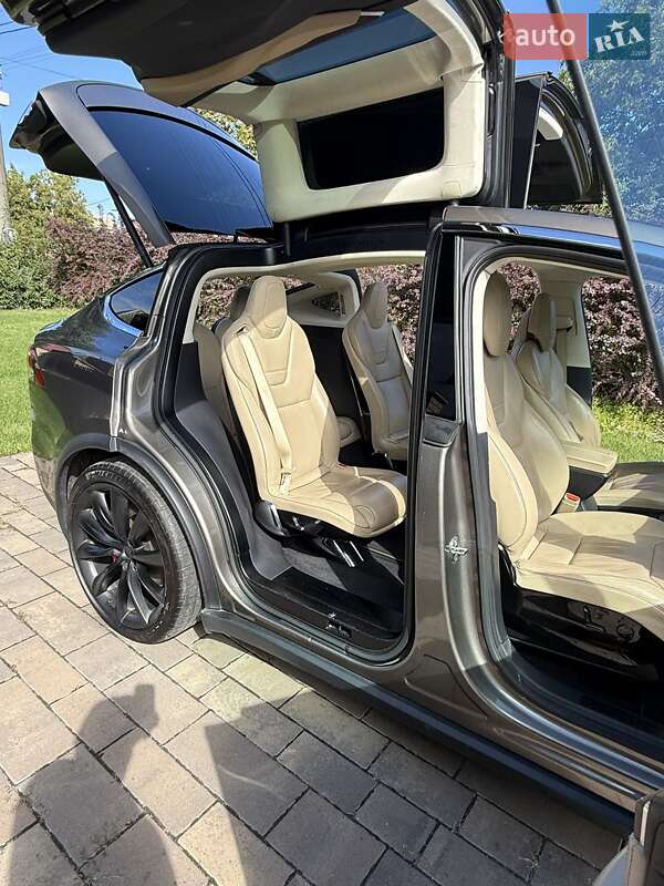 Tesla Model X 2016