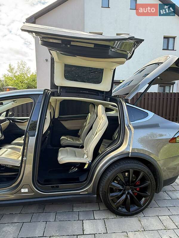 Tesla Model X 2016