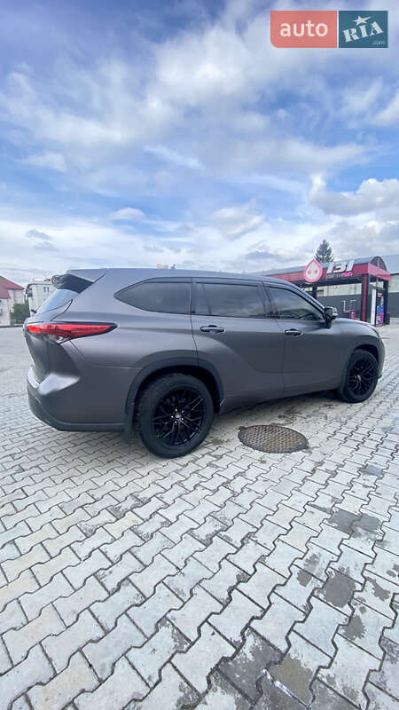 Toyota Highlander 2021