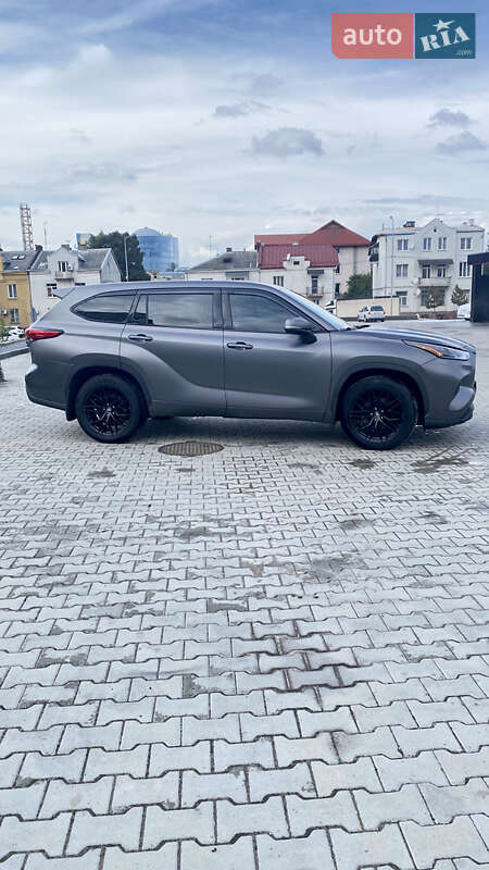 Toyota Highlander 2021