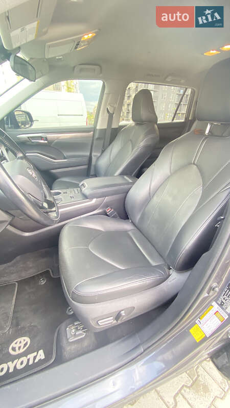 Toyota Highlander 2021