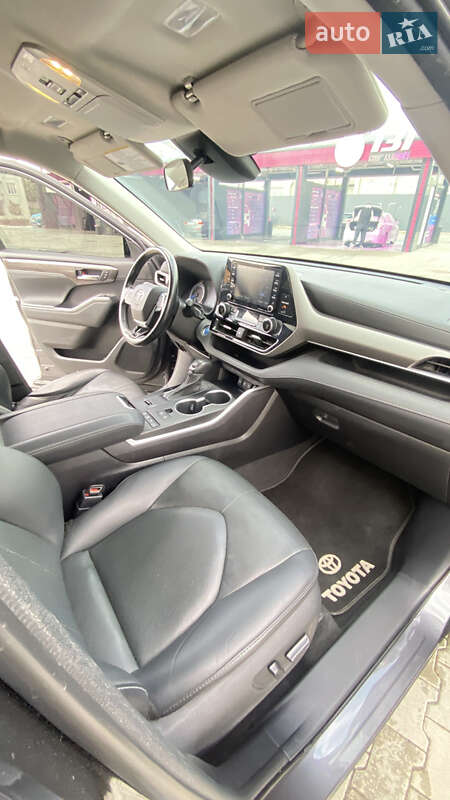 Toyota Highlander 2021