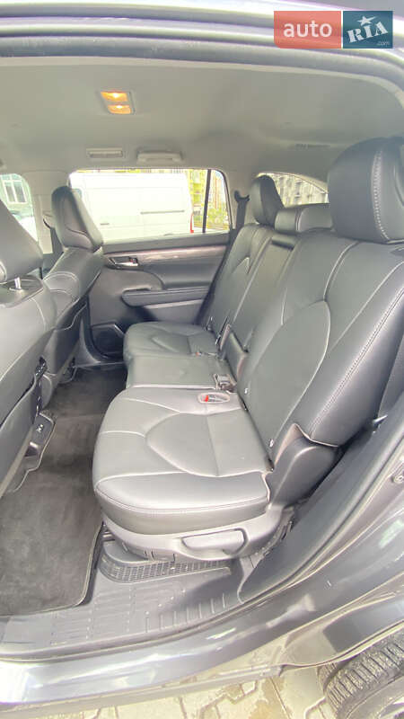 Toyota Highlander 2021