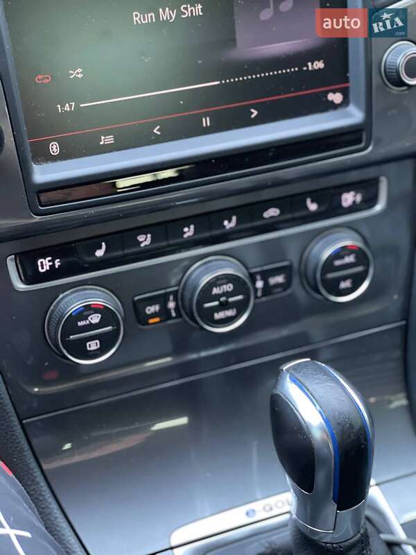 Volkswagen e-Golf 2016