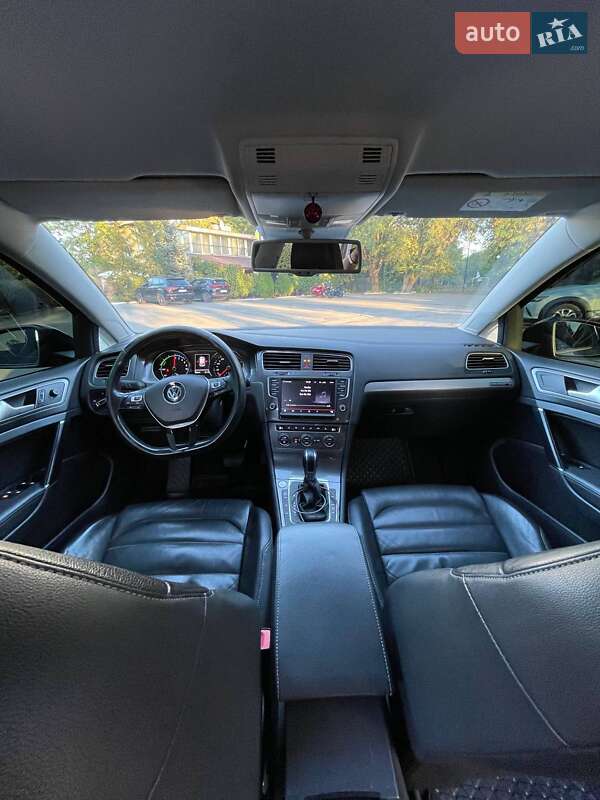 Volkswagen e-Golf 2016