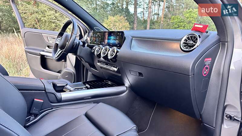 Mercedes-Benz-28
