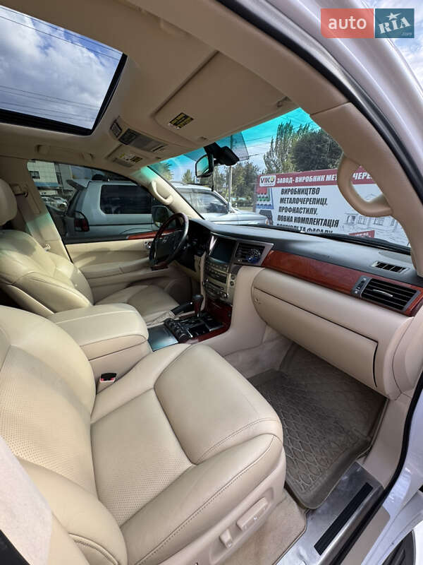 Lexus LX 2008