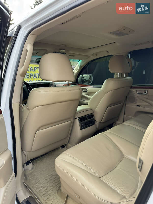 Lexus LX 2008